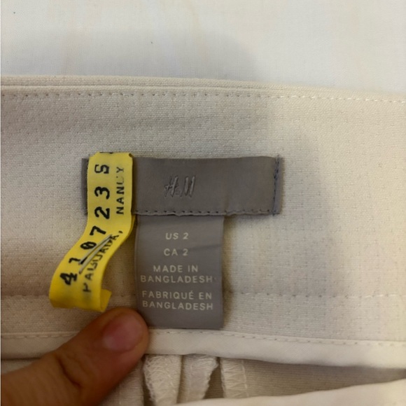 H&M Cream Trousers with Relaxed Fit and Pleats - Picture 3 of 6